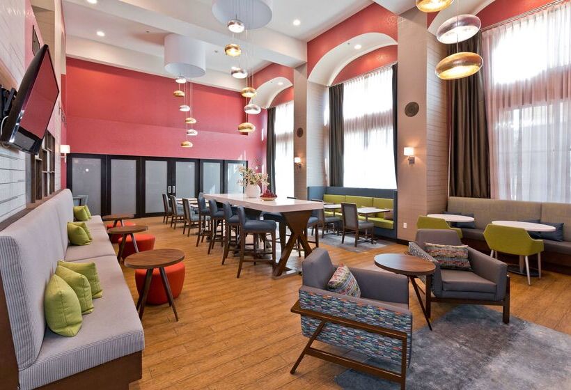 ホテル Hampton Inn & Suites Palm Desert