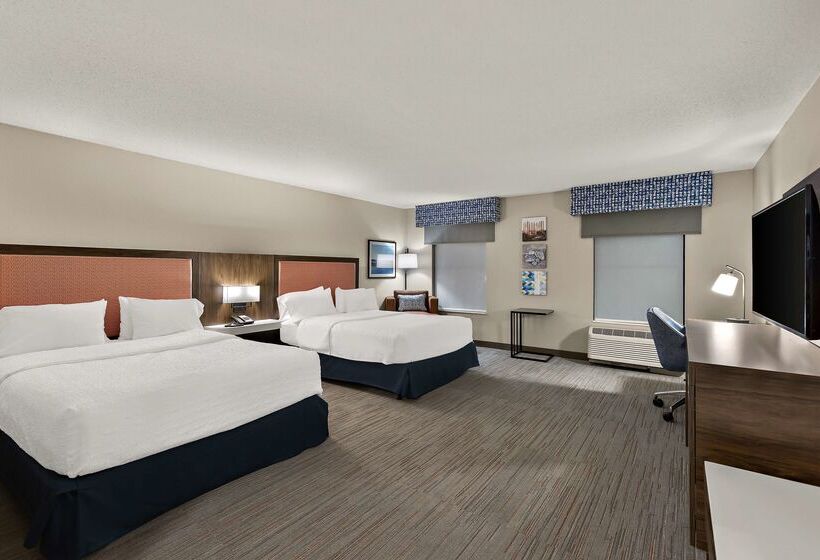 בית מלון כפרי Hampton Inn & Suites By Hilton Petoskey