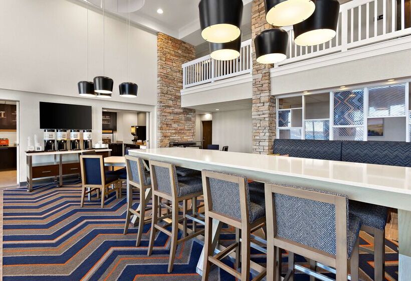 فندق Hampton Inn & Suites By Hilton Petoskey