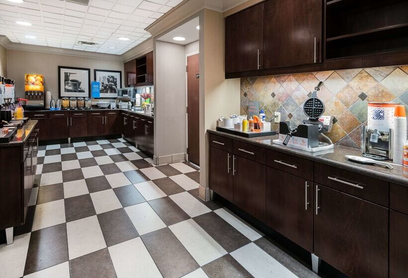 Отель Hampton Inn & Suites San Marcos