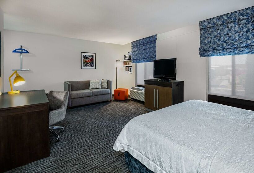 Отель Hampton Inn & Suites San Marcos