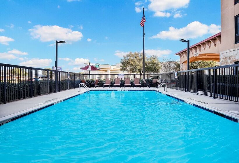 Отель Hampton Inn & Suites San Marcos