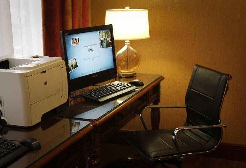 هتل Hampton Inn & Suites Springfield Southwest