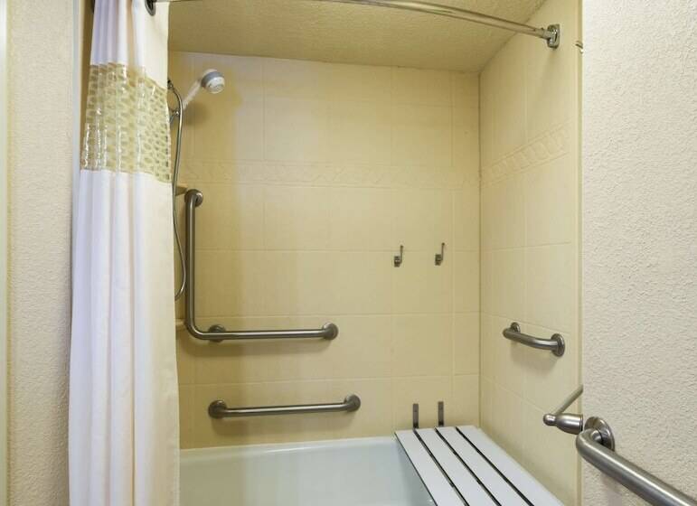 هتل Hampton Inn Baton Rougei10 & College Dr