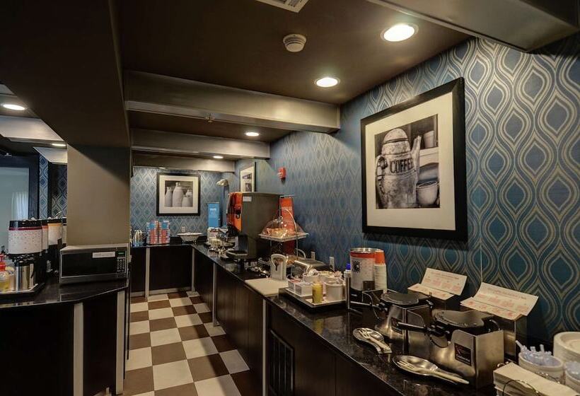 Отель Hampton Inn Bowie