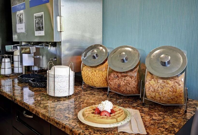 فندق Comfort Inn & Suites Mt. Holly   Westampton