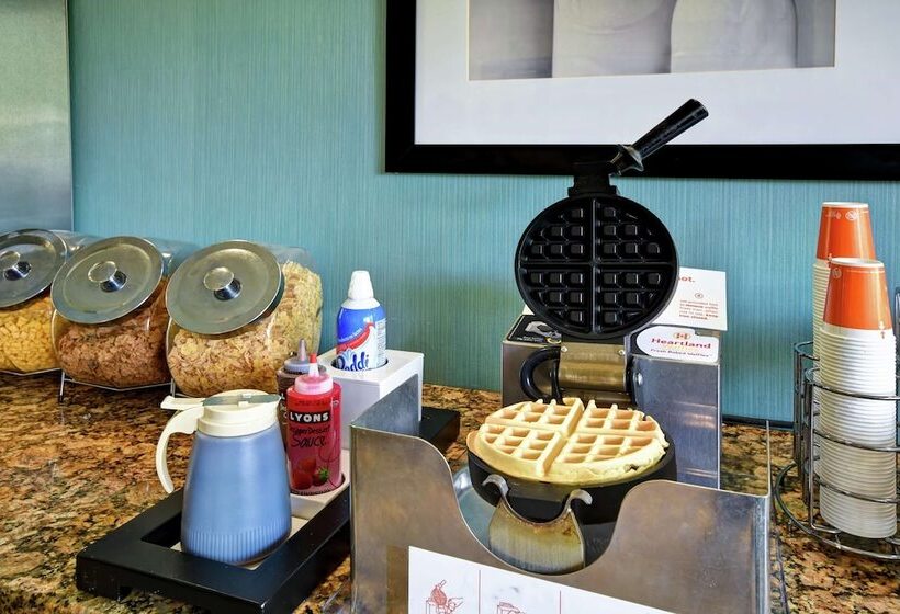 فندق Comfort Inn & Suites Mt. Holly   Westampton