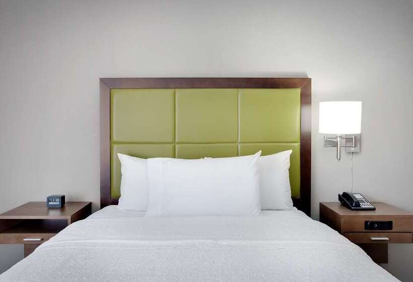 בית מלון כפרי Hampton Inn By Hilton Middletown