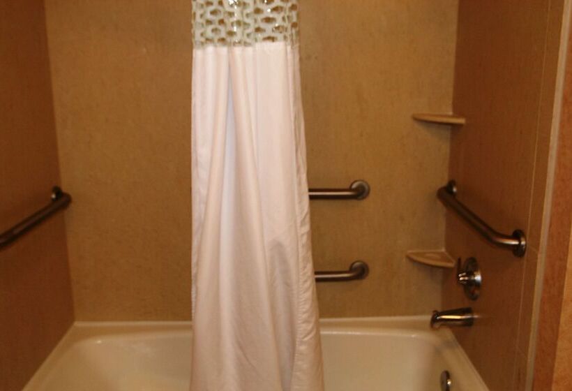 فندق Hampton Inn Canton