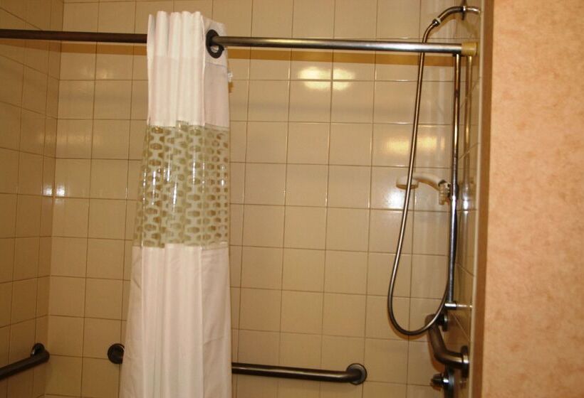 فندق Hampton Inn Canton