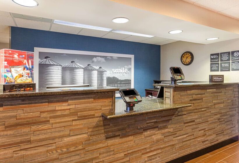 هتل Hampton Inn Cedar Rapids