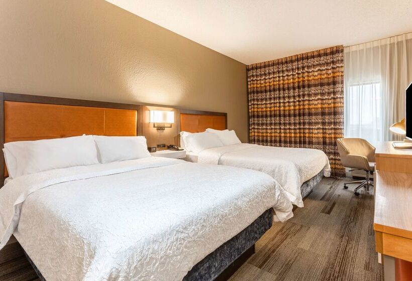 בית מלון כפרי Hampton Inn Cedar Rapids