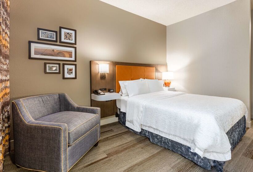 בית מלון כפרי Hampton Inn Cedar Rapids