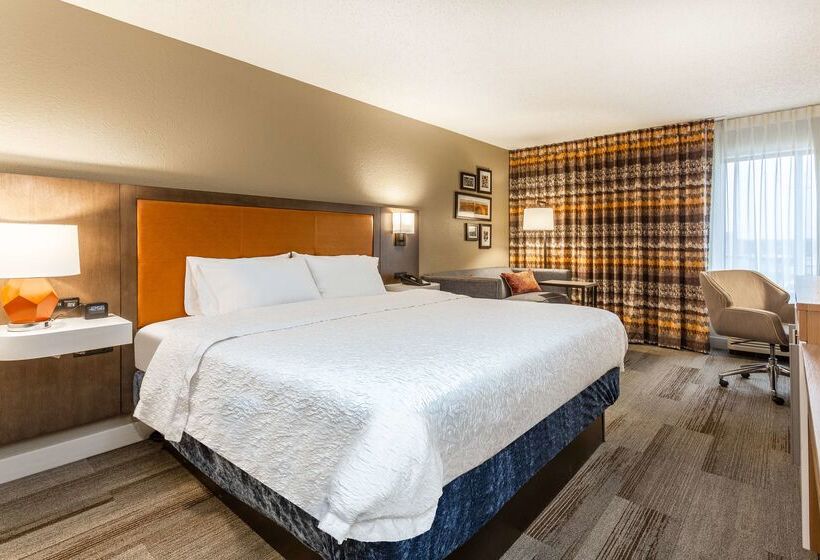 בית מלון כפרי Hampton Inn Cedar Rapids