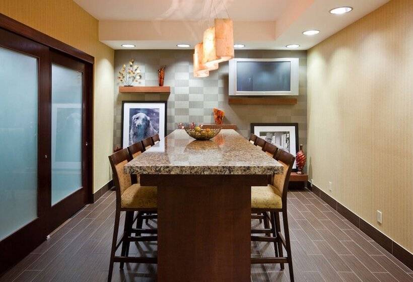 בית מלון כפרי Hampton Inn Cedar Rapids