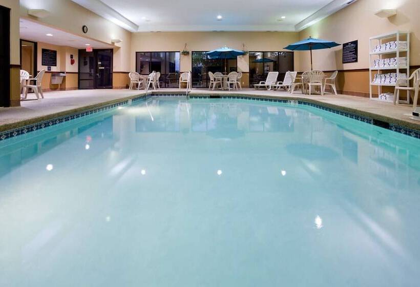 هتل Hampton Inn Cedar Rapids