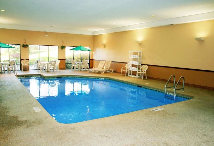 בית מלון כפרי Hampton Inn Cedar Rapids