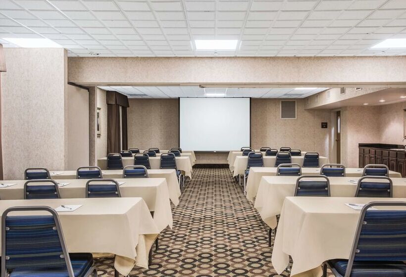 فندق Hampton Inn Cleveland Airport   Tiedeman Road