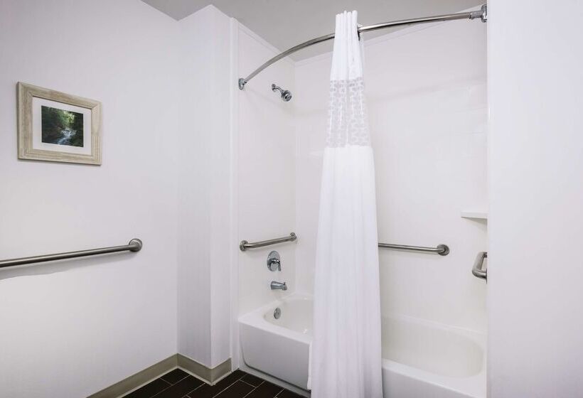 فندق Hampton Inn Cleveland Airport   Tiedeman Road