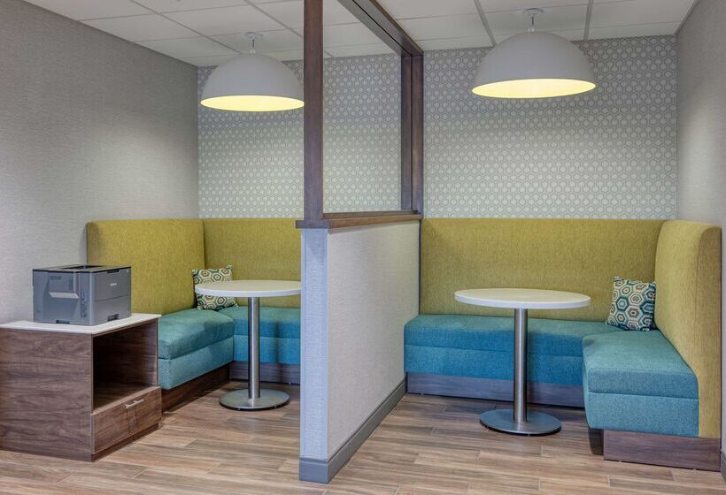 فندق Hampton Inn Cleveland Airport   Tiedeman Road