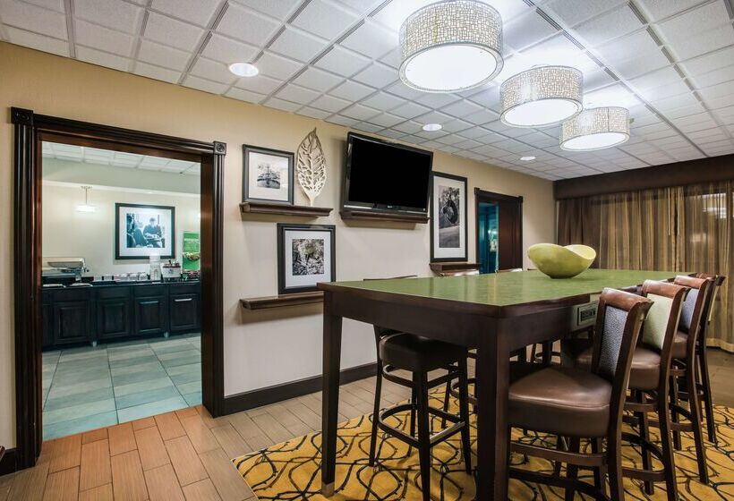 فندق Hampton Inn Cleveland Airport   Tiedeman Road