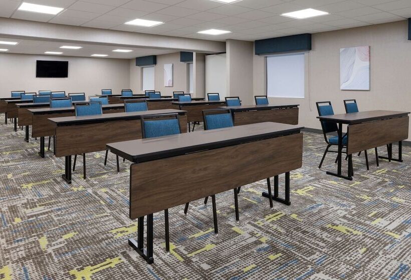 فندق Hampton Inn Cleveland Airport   Tiedeman Road