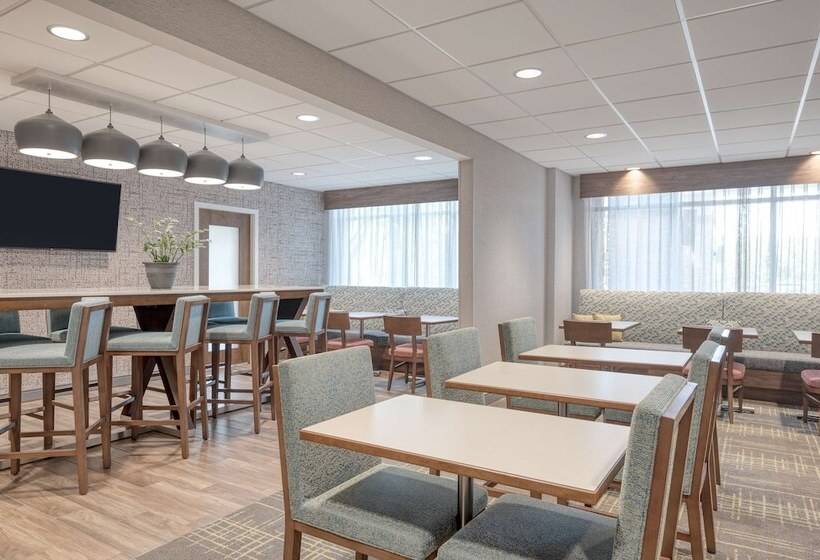 فندق Hampton Inn Cleveland Airport   Tiedeman Road