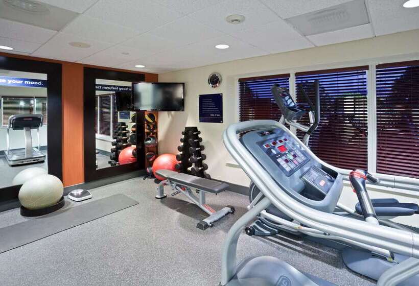 Отель Hampton Inn Clifton Park