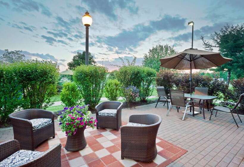 Отель Hampton Inn Clifton Park