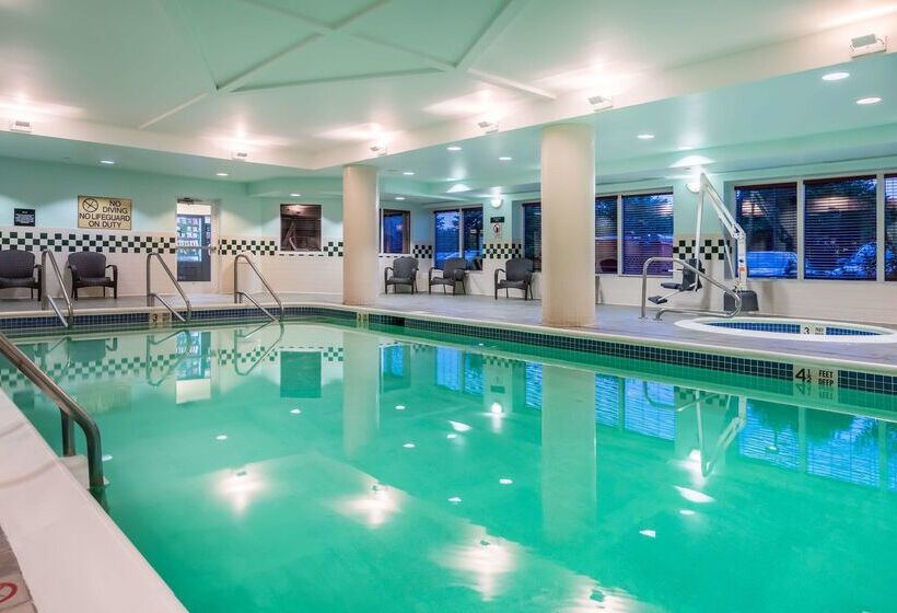 Отель Hampton Inn Clifton Park