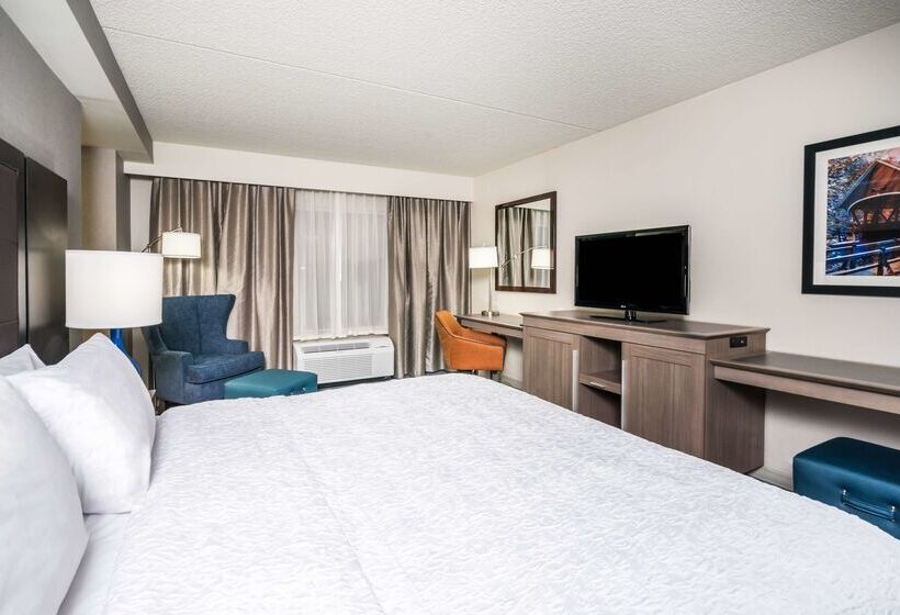 Отель Hampton Inn Clifton Park