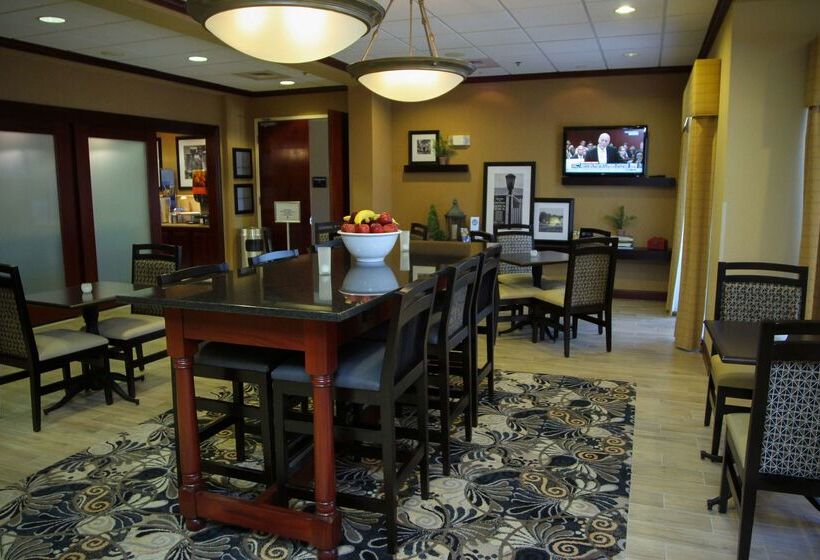 فندق Hampton Inn Clinton