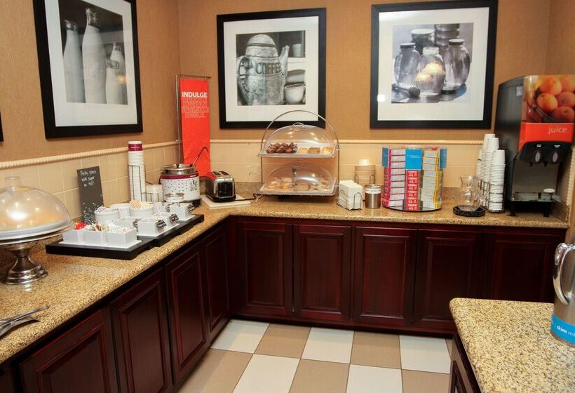 فندق Hampton Inn Clinton