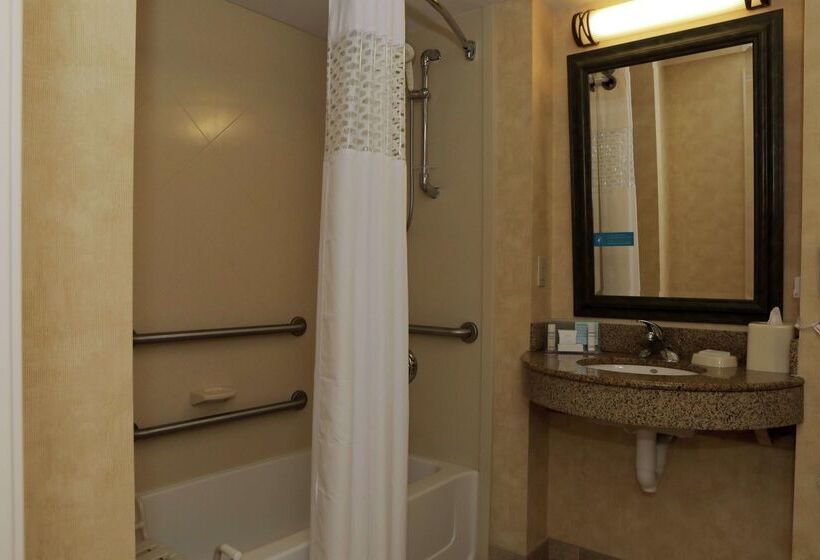 فندق Hampton Inn Clinton