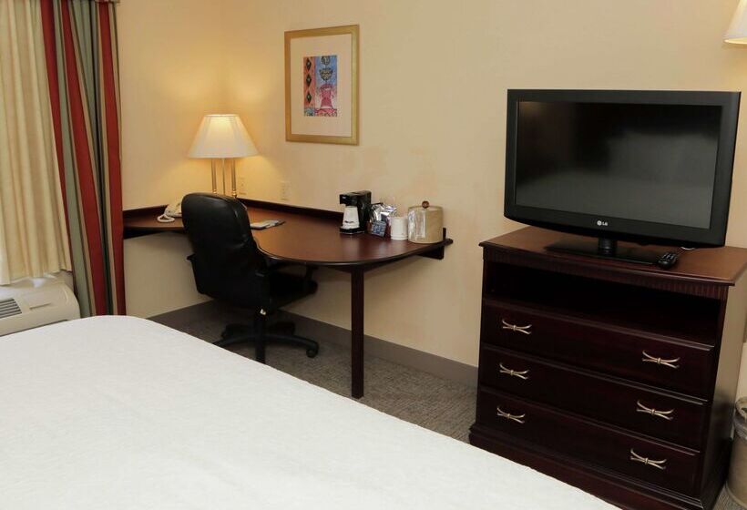 فندق Hampton Inn Clinton