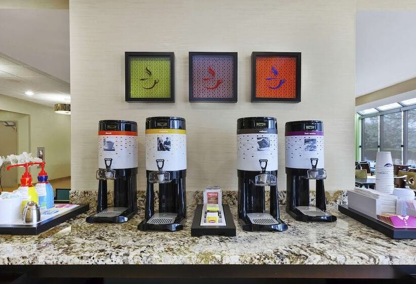 فندق Hampton Inn Clinton