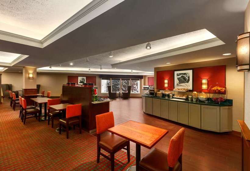 هتل Hampton Inn Colchester