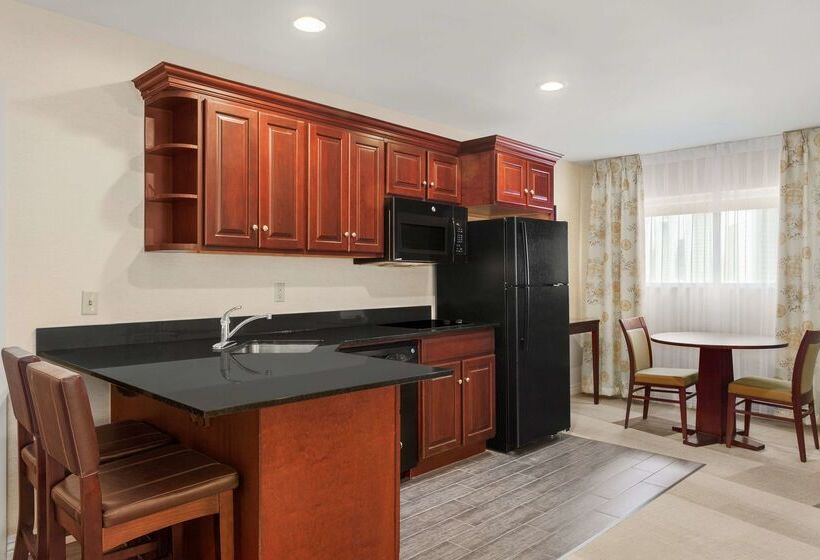 هتل Hampton Inn Colchester