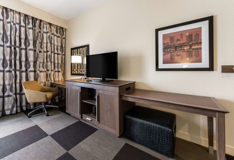 هتل Hampton Inn By Hilton Columbus I 70e/hamilton Rd