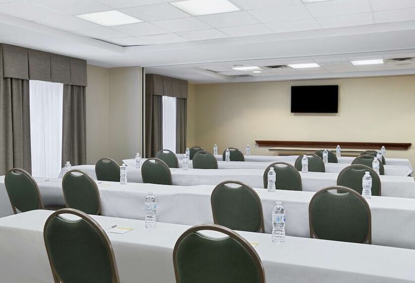 هتل Hampton Inn Columbus North