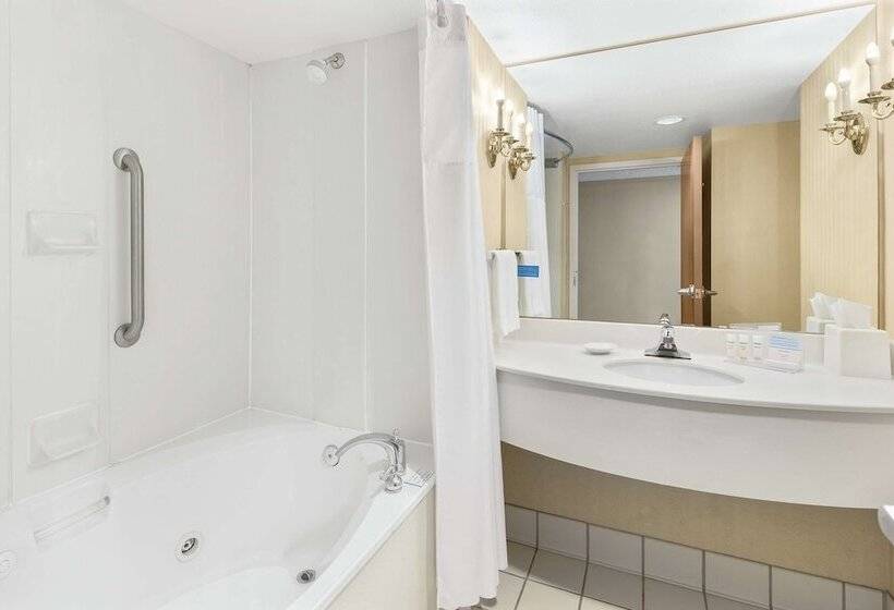 هتل Hampton Inn Columbus North