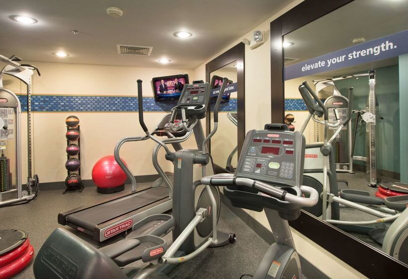 فندق Hampton Inn Cornelia