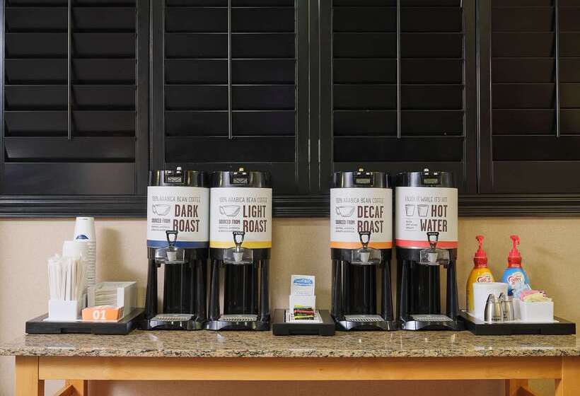 בית מלון כפרי Hampton Inn Covington