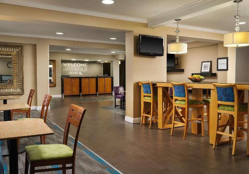 فندق Hampton Inn Covington