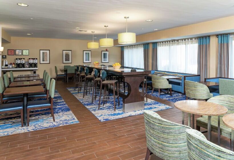 فندق Hampton Inn East Lansing