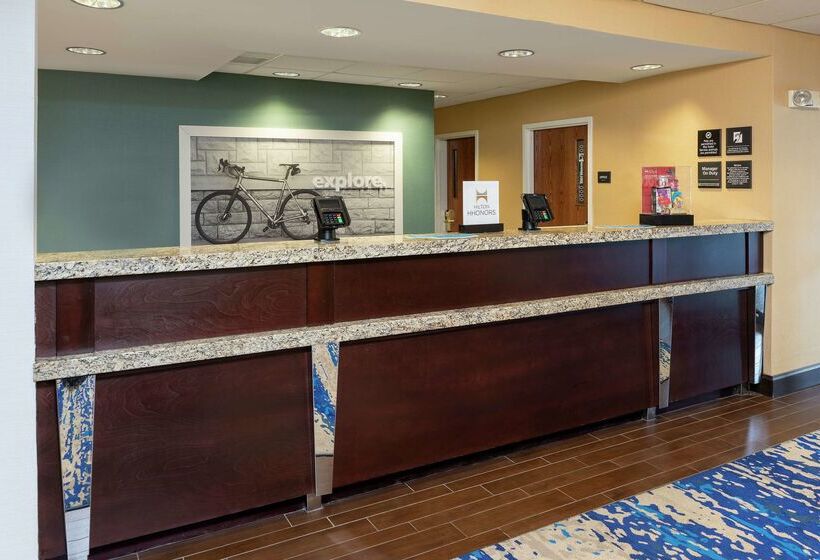 فندق Hampton Inn East Lansing