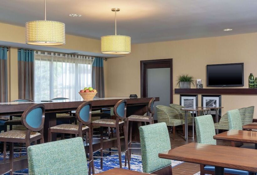 فندق Hampton Inn East Lansing