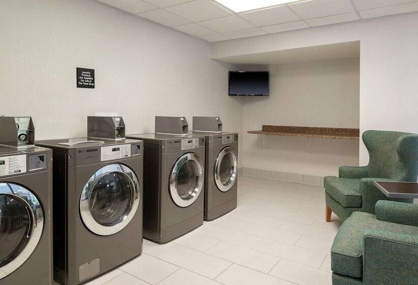 호텔 Hampton Inn East Lansing