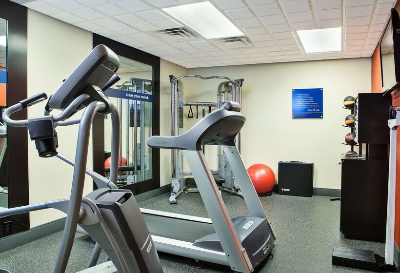 Отель Hampton Inn Elkton