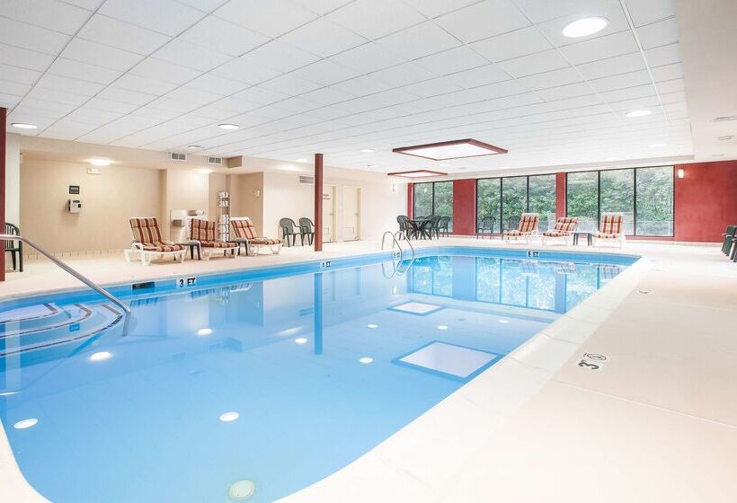 هتل Hampton Inn Elkton